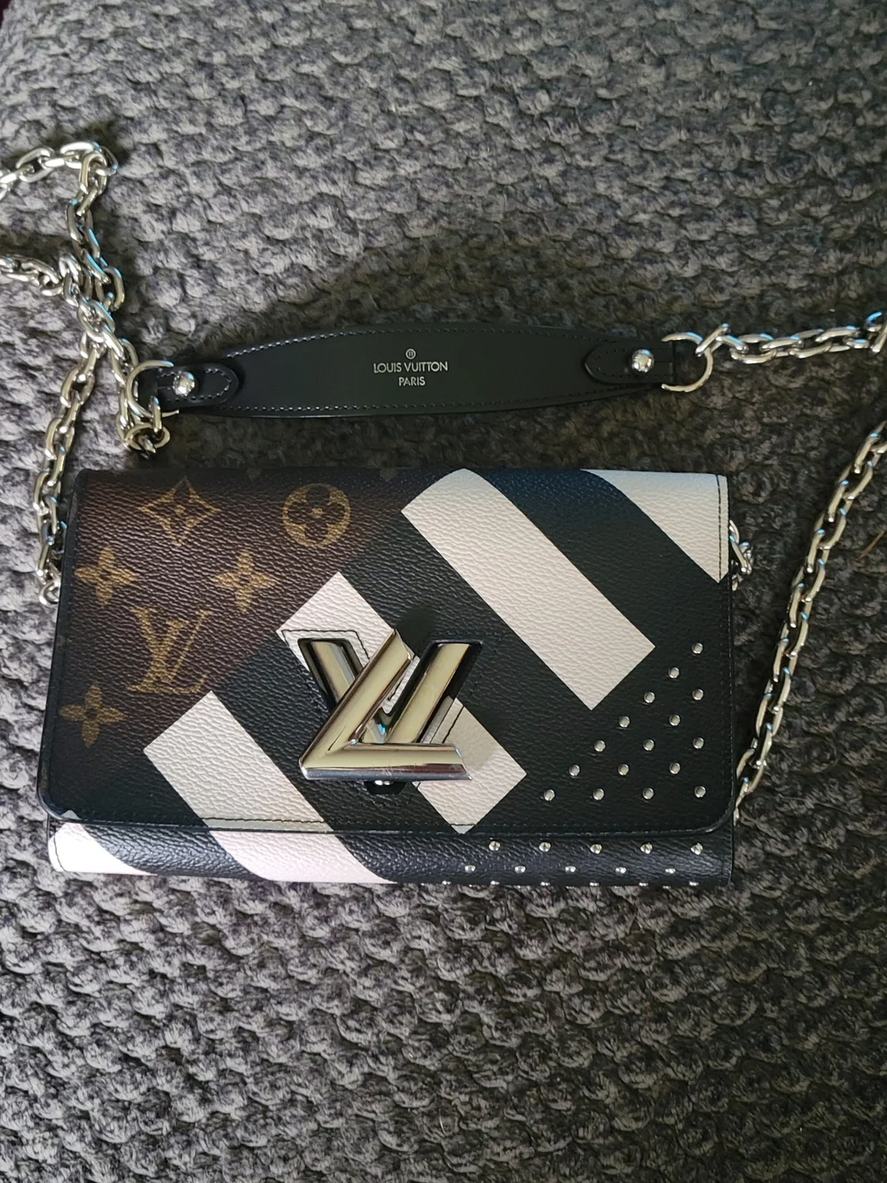 Louis Vuitton Limited Edition Twist Walket On Chain Crossbody Bag